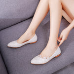 Charger l&#39;image dans la galerie, Crystal Queen Ballet Flats White Lace Wedding Shoes Women Casual Pointed Toe Plus Size 43

